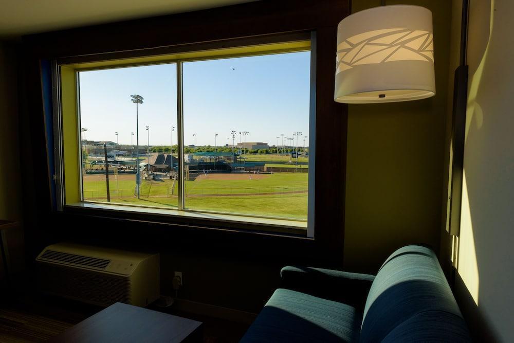 Holiday Inn Express & Suites Mckinney - Frisco East By Ihg Экстерьер фото