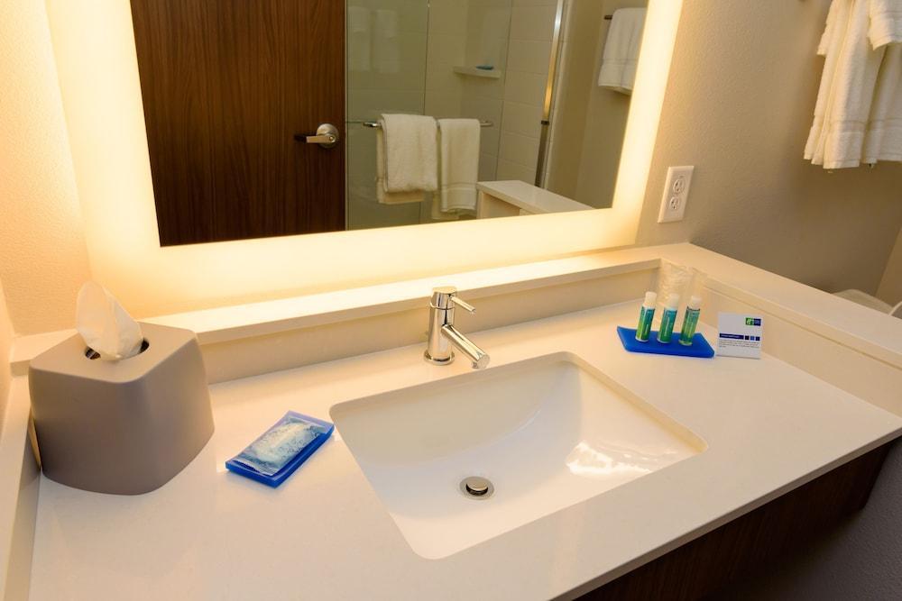 Holiday Inn Express & Suites Mckinney - Frisco East By Ihg Экстерьер фото