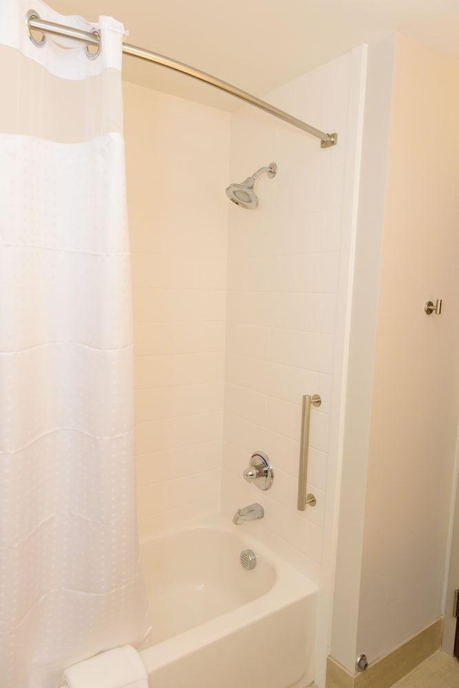 Holiday Inn Express & Suites Mckinney - Frisco East By Ihg Экстерьер фото