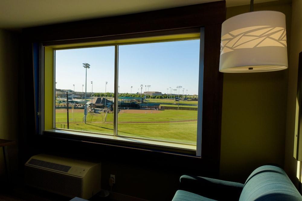 Holiday Inn Express & Suites Mckinney - Frisco East By Ihg Экстерьер фото