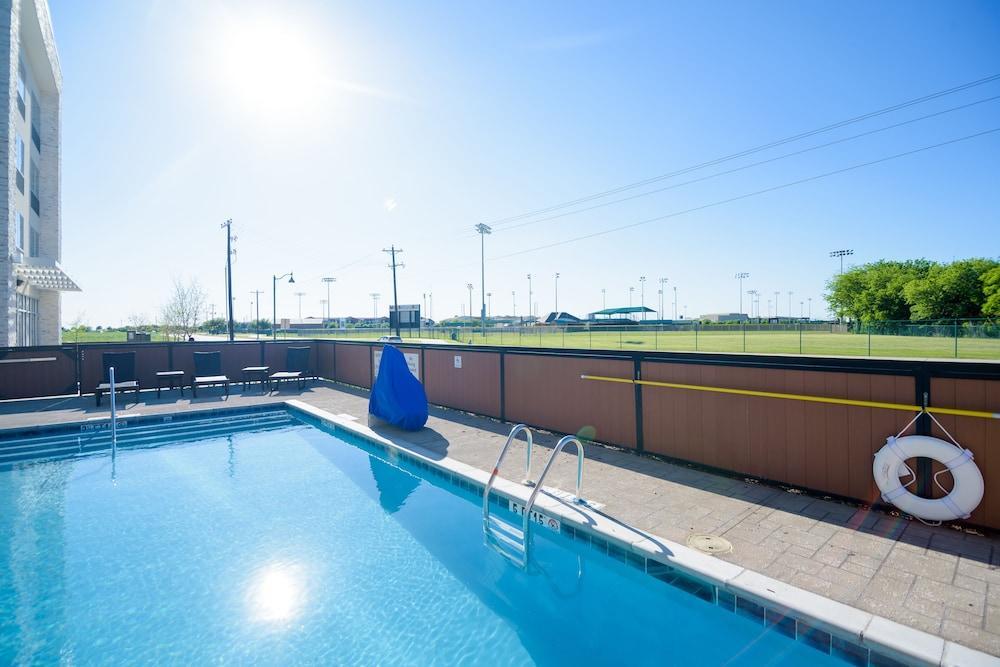 Holiday Inn Express & Suites Mckinney - Frisco East By Ihg Экстерьер фото