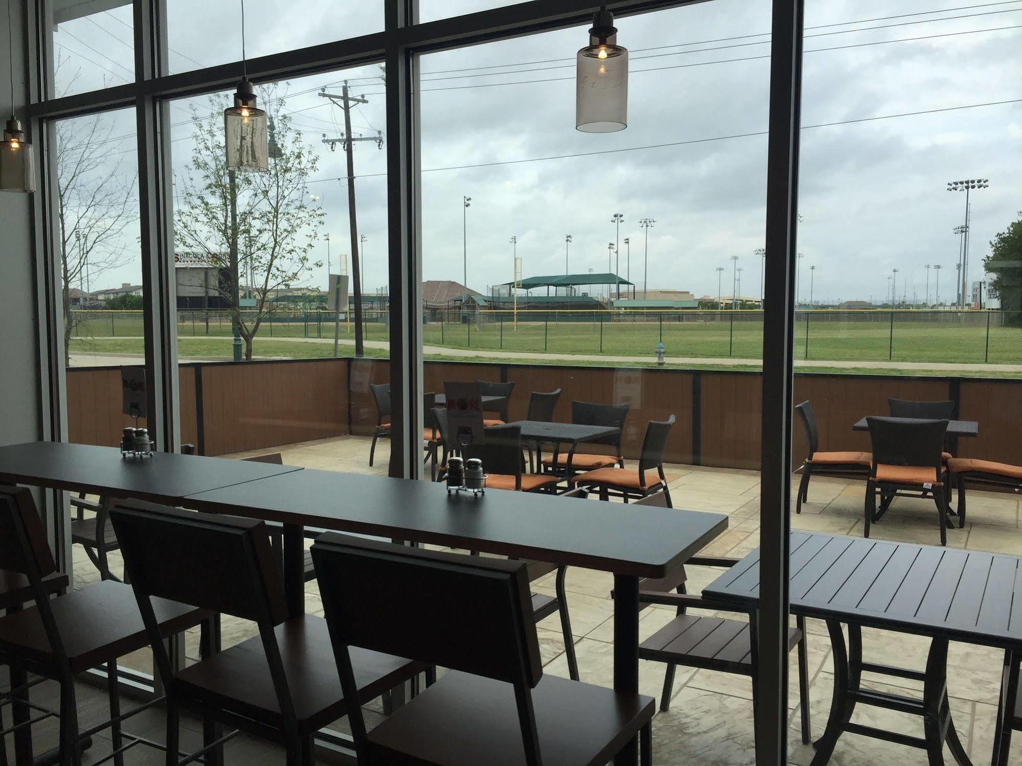 Holiday Inn Express & Suites Mckinney - Frisco East By Ihg Экстерьер фото